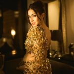 Sara Ali Khan Instagram - 🪄💫🤩 Glitter and Glamour at the Grand Launch of @jioworldplaza 🤩🤩🤩 The first time I ever walked the ramp was for @abujanisandeepkhosla at Antilia in 2012. 11 years later on Nita Ma’ams birthday as I walked through this glorious plaza, I couldn’t help breaking into smiles and waves when I saw the familiar faces of my teachers, principals and chairperson! From DAIS to #jioworldplaza @droptop.royale @rivieralynn @aasifahmedofficial