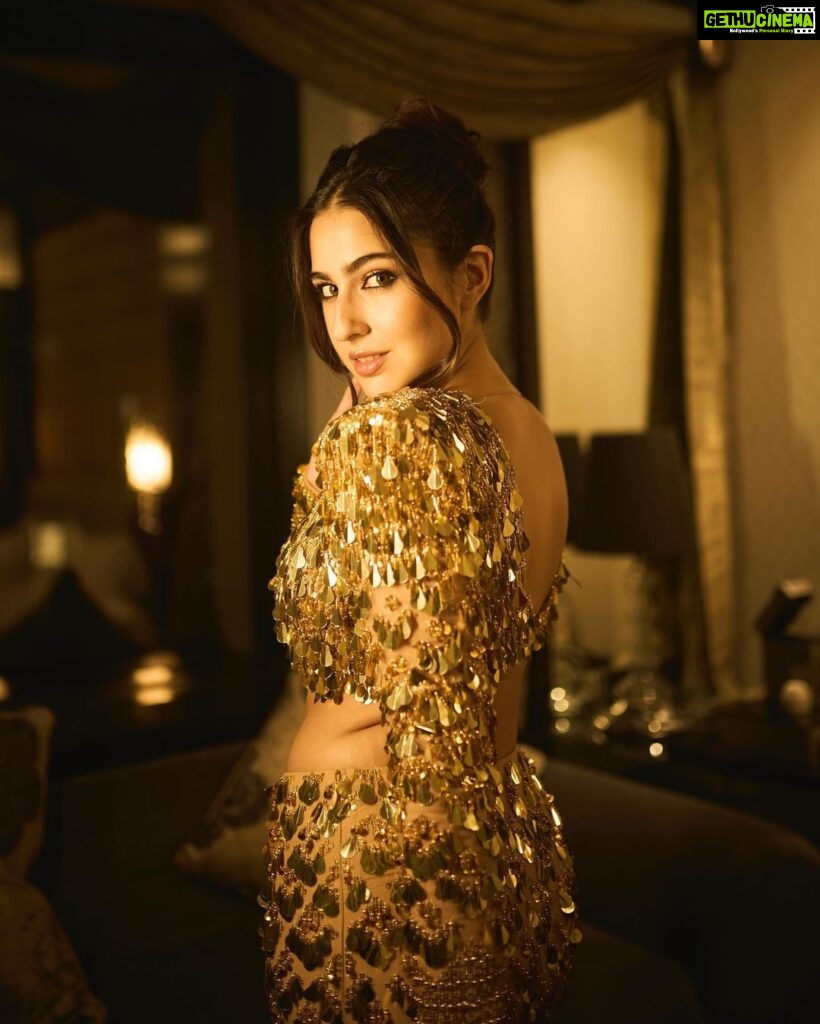 Sara Ali Khan Instagram - 🪄💫🤩 Glitter and Glamour at the Grand Launch of @jioworldplaza 🤩🤩🤩 The first time I ever walked the ramp was for @abujanisandeepkhosla at Antilia in 2012. 11 years later on Nita Ma’ams birthday as I walked through this glorious plaza, I couldn’t help breaking into smiles and waves when I saw the familiar faces of my teachers, principals and chairperson! From DAIS to #jioworldplaza @droptop.royale @rivieralynn @aasifahmedofficial
