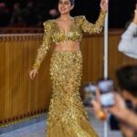 Sara Ali Khan Instagram - 🪄💫🤩 Glitter and Glamour at the Grand Launch of @jioworldplaza 🤩🤩🤩 The first time I ever walked the ramp was for @abujanisandeepkhosla at Antilia in 2012. 11 years later on Nita Ma’ams birthday as I walked through this glorious plaza, I couldn’t help breaking into smiles and waves when I saw the familiar faces of my teachers, principals and chairperson! From DAIS to #jioworldplaza @droptop.royale @rivieralynn @aasifahmedofficial