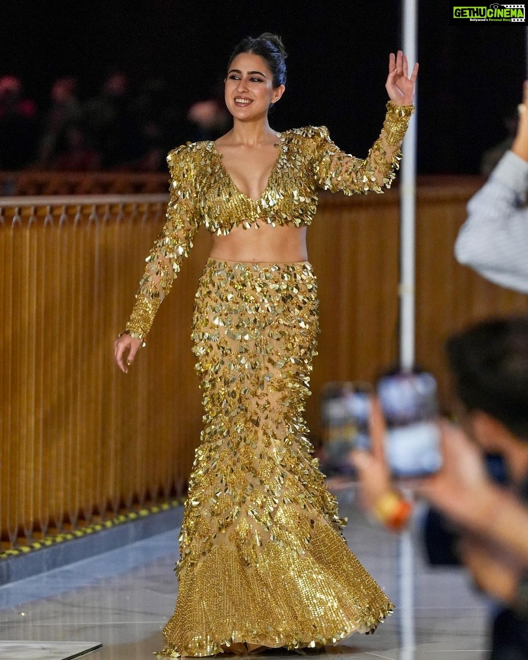 Sara Ali Khan Instagram - 🪄💫🤩 Glitter and Glamour at the Grand Launch of @jioworldplaza 🤩🤩🤩 The first time I ever walked the ramp was for @abujanisandeepkhosla at Antilia in 2012. 11 years later on Nita Ma’ams birthday as I walked through this glorious plaza, I couldn’t help breaking into smiles and waves when I saw the familiar faces of my teachers, principals and chairperson! From DAIS to #jioworldplaza @droptop.royale @rivieralynn @aasifahmedofficial