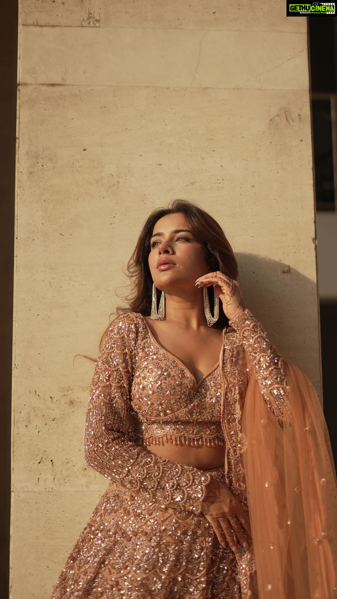 Sara Gurpal Instagram - #Sending Just love