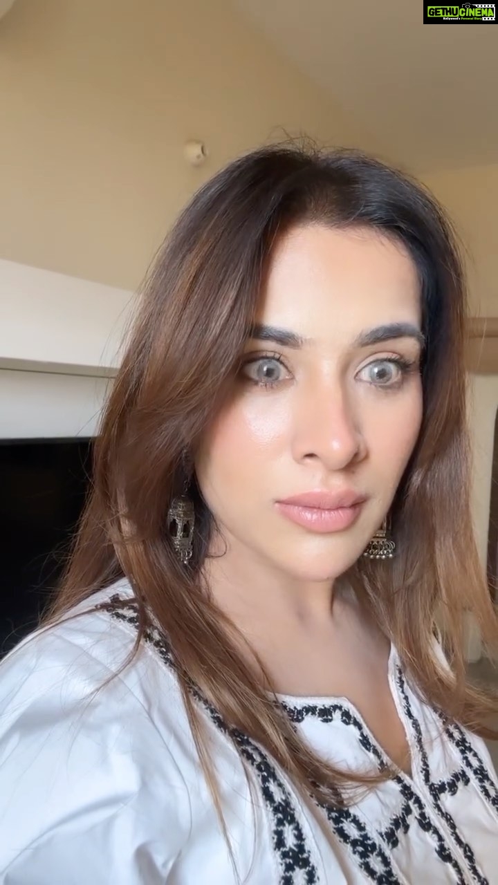 Sara Gurpal Instagram - Bacha k Gyan sh?? ….#SaraBaba