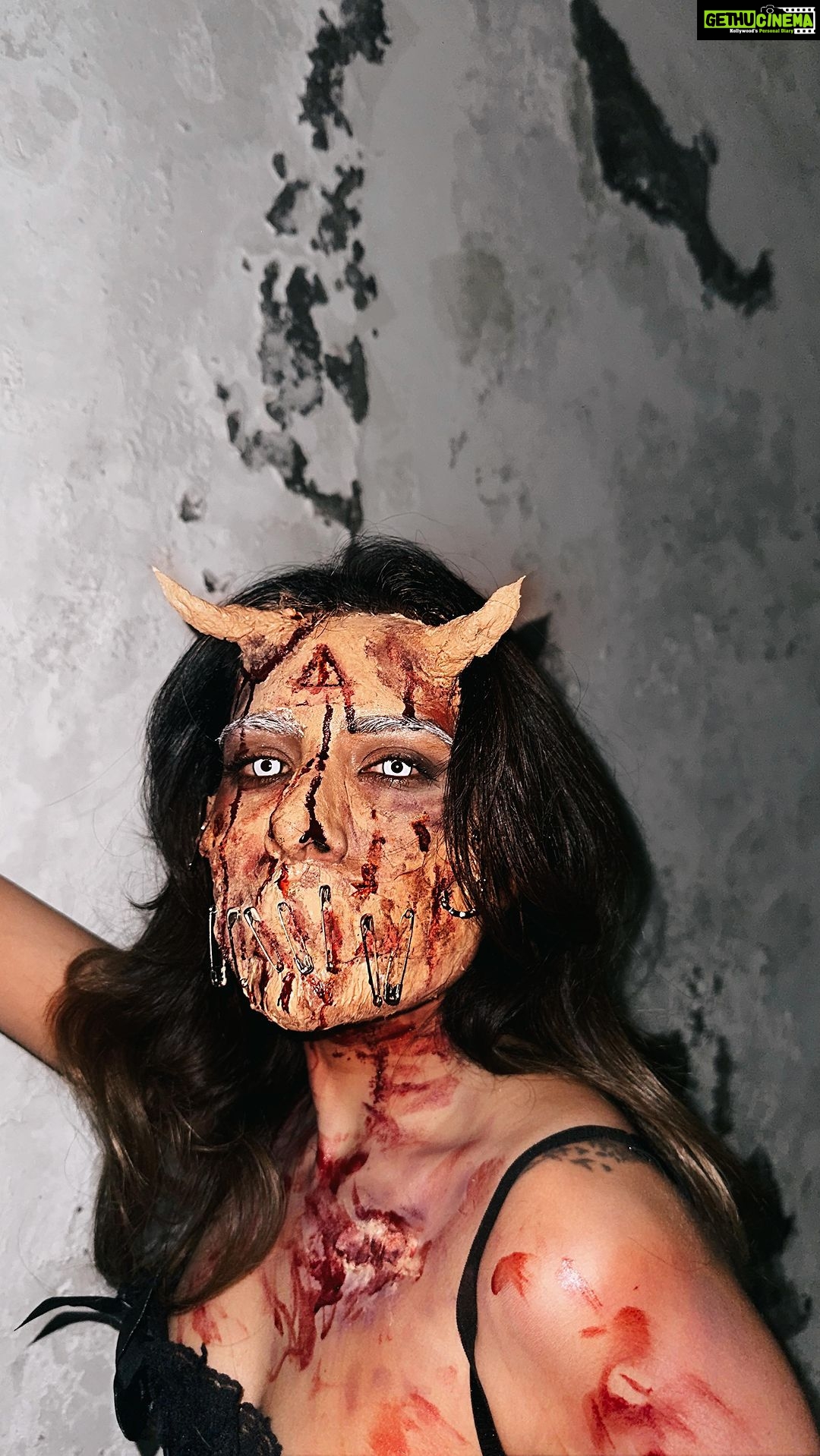 Sara Gurpal Instagram - I din talk for 4 hours can you imagine ???? #halloween with @kritikaaguptaa_