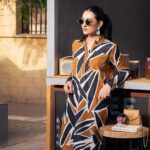 Sarah Khan Instagram - UNSTITCHED – FALL/WINTER Discover statement seasonal style with bold prints, contemporary designs, and striking motifs from SAPPHIRE Unstitched – Fall/ Winter Collection. Launching Tomorrow 4 PM online | 6th Oct in-stores #sapphire #sapphirepk #sapphireonline #sapphirepakistan #sapphireunstitched #fallwintercollection