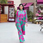 Sarah Khan Instagram - UNSTITCHED – FALL/WINTER Discover statement seasonal style with bold prints, contemporary designs, and striking motifs from SAPPHIRE Unstitched – Fall/ Winter Collection. Launching Tomorrow 4 PM online | 6th Oct in-stores #sapphire #sapphirepk #sapphireonline #sapphirepakistan #sapphireunstitched #fallwintercollection