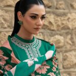 Sarah Khan Instagram - UNSTITCHED – FALL/WINTER Discover statement seasonal style with bold prints, contemporary designs, and striking motifs from SAPPHIRE Unstitched – Fall/ Winter Collection. Launching Tomorrow 4 PM online | 6th Oct in-stores #sapphire #sapphirepk #sapphireonline #sapphirepakistan #sapphireunstitched #fallwintercollection