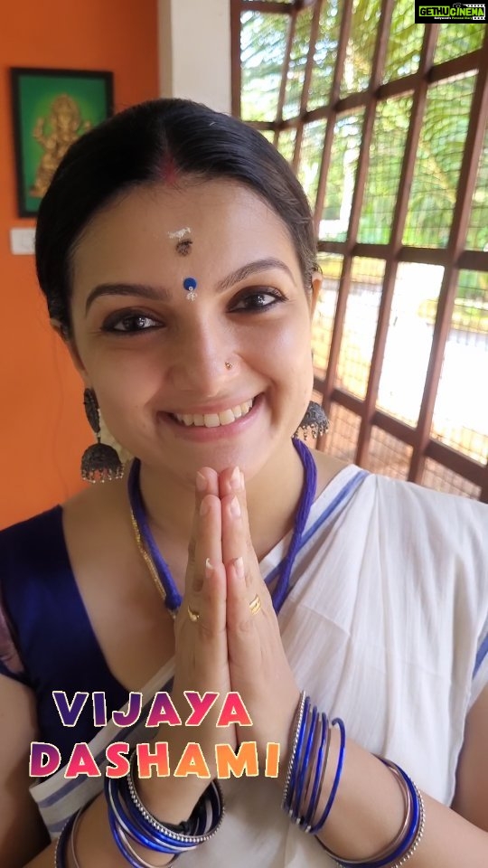 Saranya Mohan Instagram - Happy Vijayadashami ❤