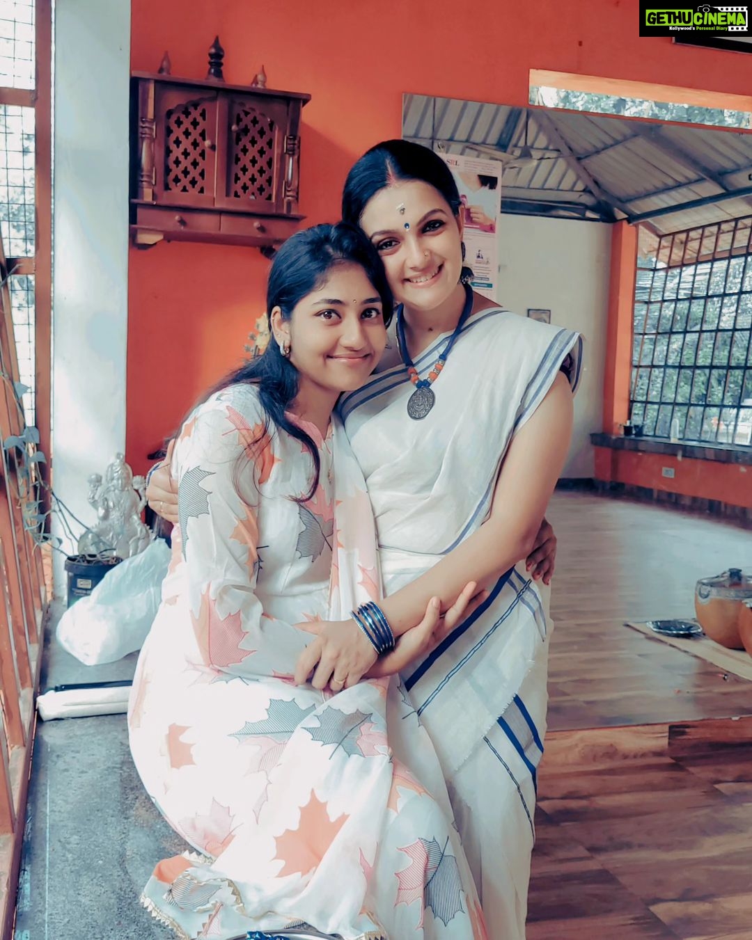 Saranya Mohan Instagram - ❤❤❤ 📷 @swami_bro