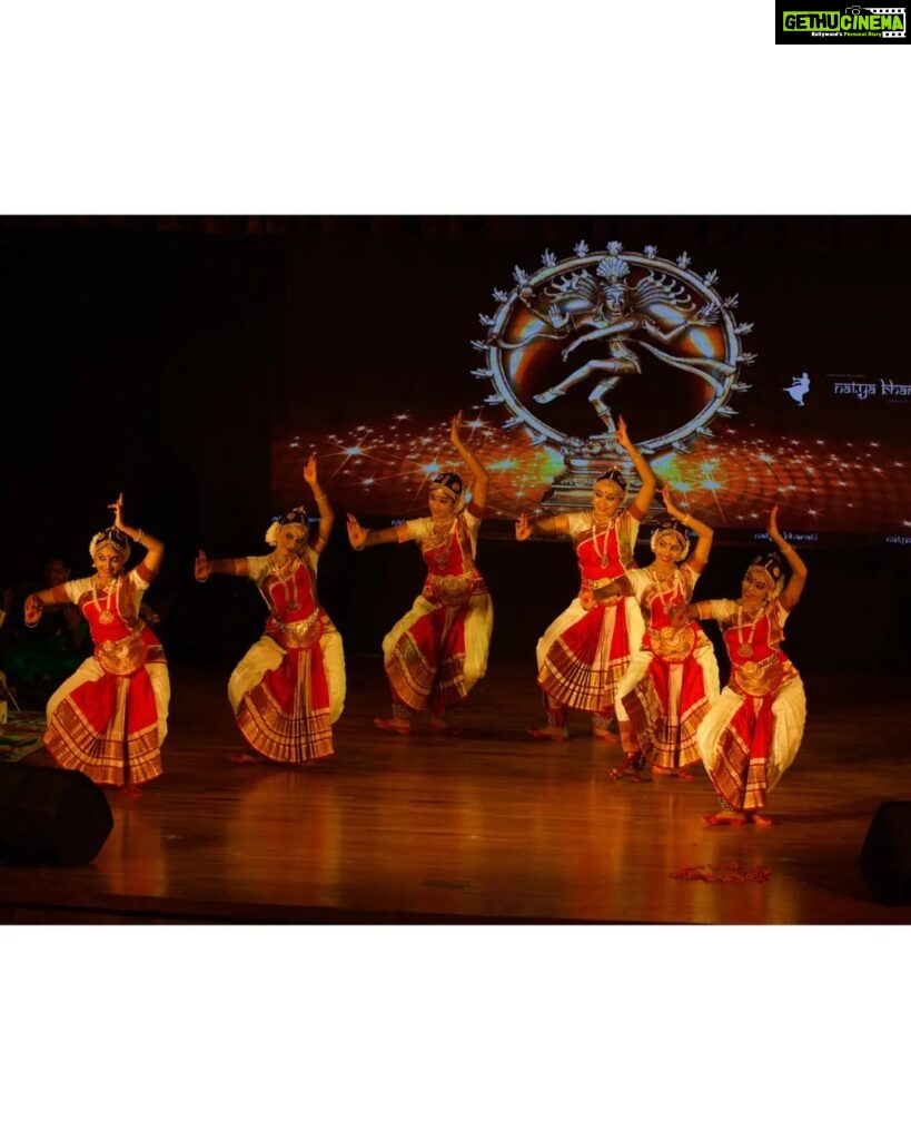 Saranya Mohan Instagram - Arangettam 2023 By Natyabharathi Dance School Location @kacvkovalam Chief Guest : Dearest @arundhathi_b @charuhariharan 📸 @dera.david_moments Kerala Arts and Crafts Village
