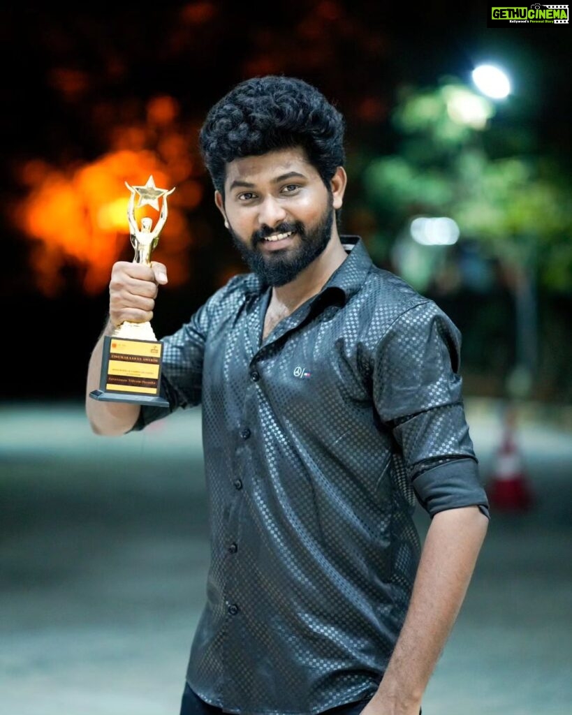 Saravana Vickram Instagram - Together we received our first award 🥹☺️ We are delighted to receive the "Cinemakaaran Award" Finally we got recognised for our recreation reels 🤩🥰🥰🥰 This is more special to us because we feel it is the result of our Hardwork and love for our work...😌😌🤍 Many thanks to those who support and encourage us to do this kind of recreation videos😍😊💕 Thank you my dear nanba @vj_deepika_ for supporting me to do recreation videos and getting these awards as a talented fellow artist. It would not have been possible without you..👫🏻 Pc 👉 @gokul_krishnan_1010 Thank you @cinemakaaran24 for presenting this Award to us. ... #awards