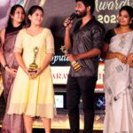 Saravana Vickram Instagram – Together we received our first award 🥹☺️
We are delighted to receive the “Cinemakaaran Award”

Finally we got recognised for our recreation reels 🤩🥰🥰🥰
This is more special to us because we feel it is the result of our Hardwork and love for our work…😌😌🤍

Many thanks to those who support and encourage us to do this kind of recreation videos😍😊💕

Thank you my dear nanba @vj_deepika_  for supporting me to do recreation videos and getting these awards as a talented fellow artist. It would not have been possible without you..👫🏻

Pc 👉 @gokul_krishnan_1010
Thank you @cinemakaaran24 for presenting this Award to us.
…

#awards