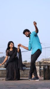 Saravana Vickram Instagram - என் வாழ்க்கை என்னும் காட்டை எரித்து… குளிர் காய்ந்தாய் கொடுமை பெண்ணே… 🖤 💙 Dop @gokul_krishnan_1010 #vjdeepika #saravanavickram #pandianstores #kannan #vijaytv