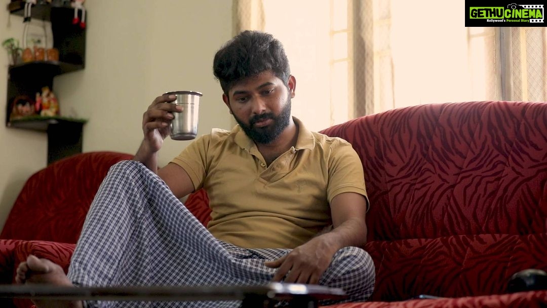 Saravana Vickram Instagram - Guess the movie ?!? β¨ OWN VOICE π SINGLE TAKE π¬ Just a try βΊοΈ Please watch and share π€ππΌ #acting #passion #performance #saravanavickram #sjsurya #vadhandhi #singletake #ownvoice #entertainment #tamil #webseries #feelings #amazonprime @pushkar.gayatri @iam_sjsuryah @laila_laughs @sanjkayy @andrewxvasanth @amazondotin @gokul_krishnan_1010
