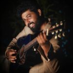 Saravana Vickram Instagram – 🎶

Pc 👉 @gokul_krishnan_1010 

#guitar #picoftheday #saravanavickram #love #music #villa