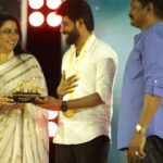 Saravana Vickram Instagram – ‘RISING STAR’ π«of the year Award.
Thank you for this Recognition β¨ππΌ
@the_event_company_team
Ivlo naal kasta pattu pannuna visyathuku oru sirandha angikaaram…
Thank you all… β€οΈππΌ
Keep supporting βΊοΈ
Pc π @gokul_krishnan_1010
#saravanavickram
#award #sita #talent #passion #acting