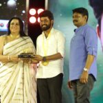 Saravana Vickram Instagram – ‘RISING STAR’ π«of the year Award.
Thank you for this Recognition β¨ππΌ
@the_event_company_team
Ivlo naal kasta pattu pannuna visyathuku oru sirandha angikaaram…
Thank you all… β€οΈππΌ
Keep supporting βΊοΈ
Pc π @gokul_krishnan_1010
#saravanavickram
#award #sita #talent #passion #acting