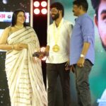 Saravana Vickram Instagram – ‘RISING STAR’ π«of the year Award.
Thank you for this Recognition β¨ππΌ
@the_event_company_team
Ivlo naal kasta pattu pannuna visyathuku oru sirandha angikaaram…
Thank you all… β€οΈππΌ
Keep supporting βΊοΈ
Pc π @gokul_krishnan_1010
#saravanavickram
#award #sita #talent #passion #acting