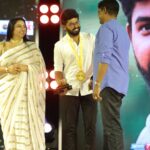 Saravana Vickram Instagram – ‘RISING STAR’ π«of the year Award.
Thank you for this Recognition β¨ππΌ
@the_event_company_team
Ivlo naal kasta pattu pannuna visyathuku oru sirandha angikaaram…
Thank you all… β€οΈππΌ
Keep supporting βΊοΈ
Pc π @gokul_krishnan_1010
#saravanavickram
#award #sita #talent #passion #acting