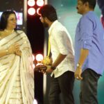 Saravana Vickram Instagram – ‘RISING STAR’ π«of the year Award.
Thank you for this Recognition β¨ππΌ
@the_event_company_team
Ivlo naal kasta pattu pannuna visyathuku oru sirandha angikaaram…
Thank you all… β€οΈππΌ
Keep supporting βΊοΈ
Pc π @gokul_krishnan_1010
#saravanavickram
#award #sita #talent #passion #acting