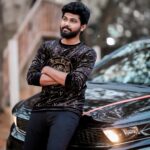 Saravana Vickram Instagram – The best thing about the future is that it comes one day at a time…✨😊

Pc 👉 @sejoshphotography 
Costume 👉 @walking_street__official 

#saravanavickram #black #car #guts #passion #hope #positive