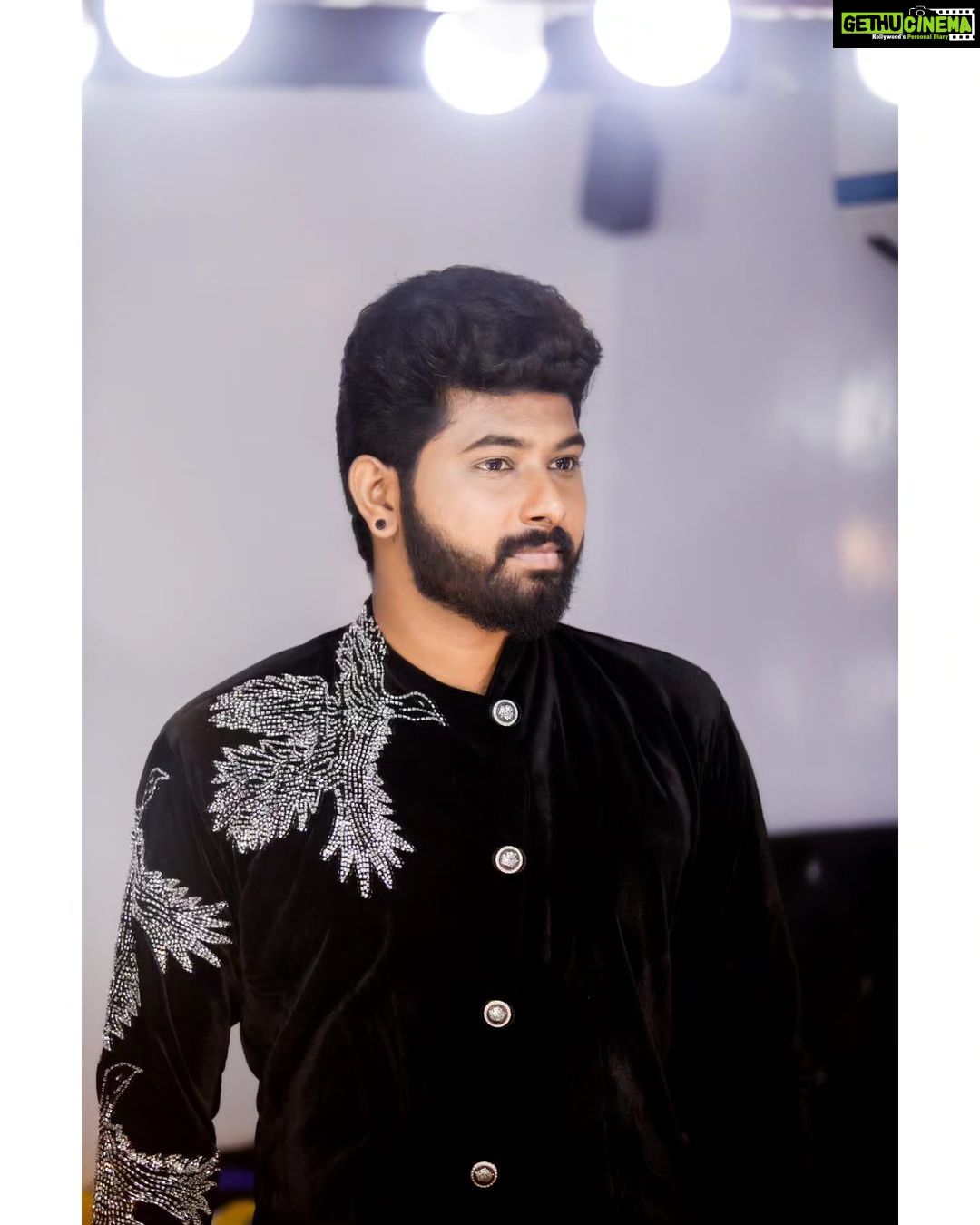 Saravana Vickram Instagram - Thank you For this Wonderful Costume ππ₯°π @chitras_fashion_studio π Within Short period ivlo perfect ah azhaga indha costume ah ready panni kuduthathuka mikka nandri βΊοΈππΌπ Pc π @gokul_krishnan_1010