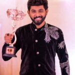 Saravana Vickram Instagram - A LITTLE PROGRESS EACH DAY ADDS UP TO BIG RESULTS... 🏆 Makeup 👉 @_chitras_makeup_artist_28 Costume by 👉 @chitras_fashion_studio Pc 👉 @rs_creation_official__ #vijayteleawards