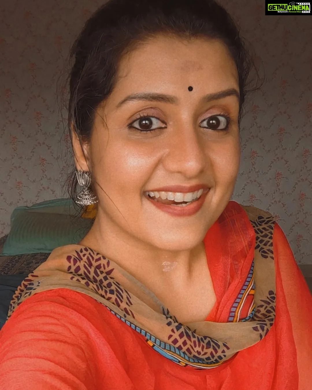 Sarayu Mohan Instagram - Shall call it as Selfies because narcissistic is too hard to spell...