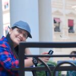 Sarayu Mohan Instagram - സരയു മോഹൻ, ജാടകളില്ലാത്ത വളരെ സിംപിൾ ആയ സൗമ്യതയോടെ പെരുമാറുന്ന ഒരു സെലിബ്രിറ്റി...ആകെ എക്സ്ട്രാ ആവശ്യപ്പെടുന്നത് വെള്ളം മാത്രം... സത്യം പറഞ്ഞാൽ വെള്ളം കുടിച് ജീവിക്കുന്ന ജീവി... ഭക്ഷണം എന്ത് വേണം എന്ന് ചോദിച്ചാൽ എന്തും ആകാം നിങ്ങൾ കഴിക്കുന്ന വെജിറ്ററിയാൻ എന്തായാലും മതി... പരാതികൾ ഇല്ല.. നല്ലൊരു കൂട്ടുകാരി.... നന്ദി സരയു...