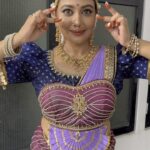 Sarayu Mohan Instagram - Describing Devi! Do you know why is she called so?? Because she sports with the creative delight of her consciousness. #vijayadashami #devi #devaragam