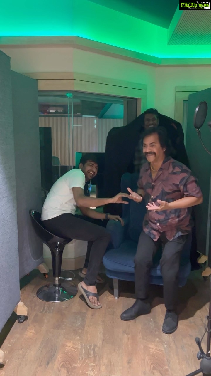 Sathish Instagram - Adade… #aanatharaj sir vena pei ku bayappadalam… aana ivaru bayap pada maattaaraam 🤨🥴 #conjuringkannappan @redin_kingsley @agsentertainment @agscinemas @selvin_rajx