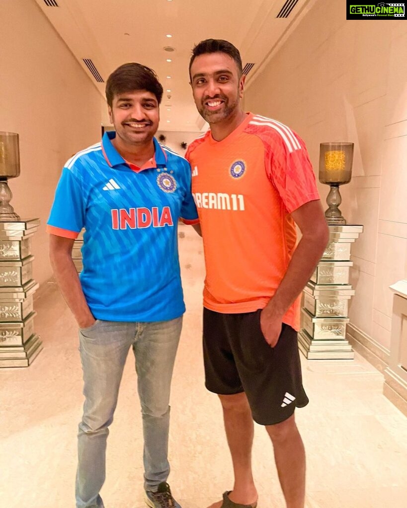 Sathish Instagram - Had a lovely time with u after the extraordinary win @rashwin99 bro 🤗❤🤗. Rock the remaining series 💪 #cricketworldcup2023 ❤ #indiavsaustralia 💪