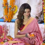 Sauraseni Maitra Instagram - Bochhor bochhor ghore esho Maa 🙏🏽 Shobaike janai bijoya’r onek onek shubhechha 🥰🌸 #shubhobijoya #bijoya #duggadugga