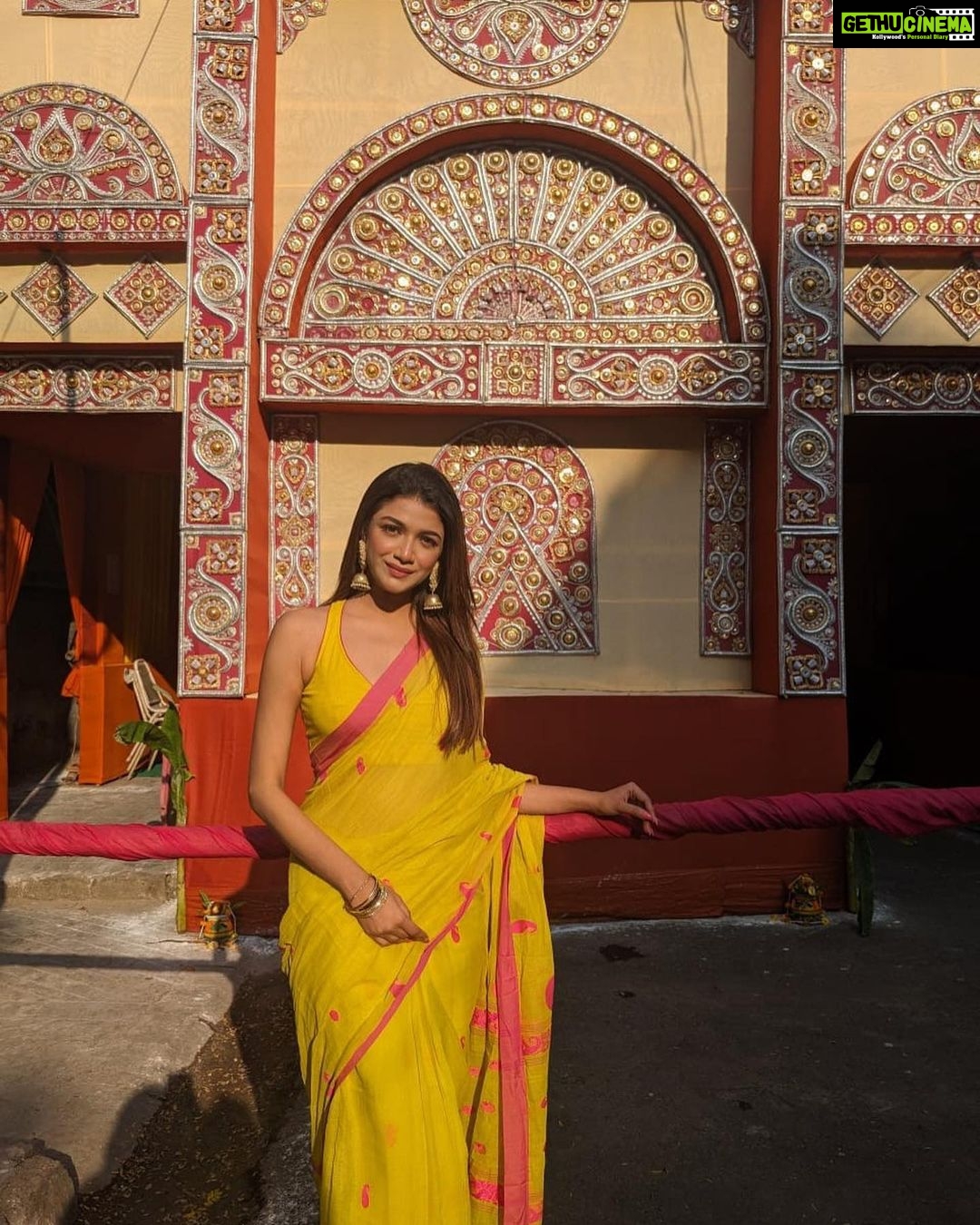Sauraseni Maitra - 32.3K Likes - সপ্তমীর সাজগোজ | 🌻🌸
#durgapuja #saptami #pujo #pandalhopping