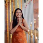 Sayali Sanjeev Instagram - दिपावली पाडव्याच्या हार्दिक शुभेच्छा 🙏🏻🪔 • • • Styled by @trushala_nayak Outfit by @soniyasaanchi @labelsoniyasaanchi • #marathimulgi #happydiwali #sayalisanjeev