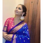 Sayali Sanjeev Instagram – झी चित्रगौरव २०२३ 
•
•
Thank you so much Ashok papa @ashok_saraf_official and @nivedita_ashok_saraf for this beautiful paithani ❤️
Styled by @trushala_nayak 
Blouse by @soniyasaanchi @labelsoniyasaanchi 
Earrings by @amairajewellery_official 
•
•
#blessed महाराष्ट्र