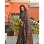 Sayali Sanjeev Instagram – Pune promotions 
•
📸 @saneshashank 
Styled by @trushala_nayak 
Earrings by @candies_collection 

Saree & blouse by @eternitybysakshi 
•
•
#goshtaekapaithanichi #intheatresnow महाराष्ट्र