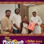 Sayali Sanjeev Instagram - 'गोष्ट एका पैठणीची'च्या टीमने घेतली मनसे अध्यक्ष राजसाहेब ठाकरे यांची सदिच्छा भेट...! @akshaybardapurkar @metalpowdergirl @mns_adhikrut #RajThackeray @sayali_sanjeev_official @shantanurode @suvratjoshi #PlanetMarathi #GoshtaEkaPaithanichi #AkshayBardapurkar #ShantanuRode #SayaliSanjeev #MarathiMovie #अभिमान #संस्कृती #परंपरा #पैठणी #Maharashtra