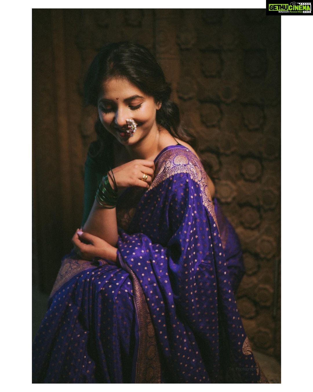 Sayali Sanjeev Instagram - 💙 • Saree by @aura_benaras Nath by @nathicha__nakhara Styled by @trushala_nayak MUA & Hair @smrutibhurke_mua Clicked by @deepali_td_official • • #promotions #stylediaries #marathimulgi #goshtaekapaithanichi महाराष्ट्र