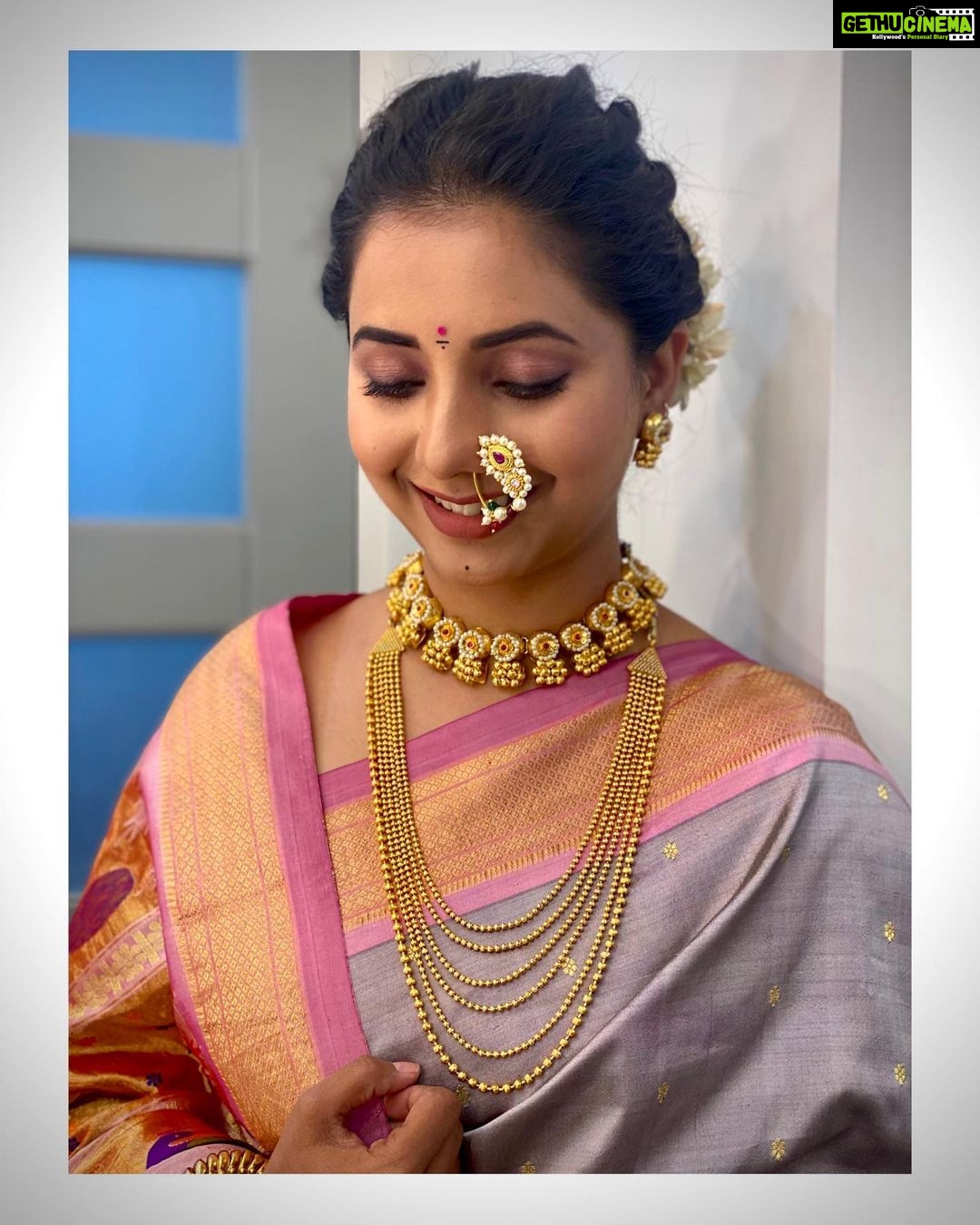 Sayali Sanjeev Instagram - 🪔 शुभ दीपावली !! 🪔 दिवाळीच्या शिवमय शुभेच्छा !🪔🪔 हर हर महादेव 🚩 • • Styled by @trushala_nayak Specially designed नथ @nathicha__nakhara शिंदेशाही तोडे @pngadgilandsons • • #हरहरमहादेव #महाराणी_सईबाईसाहेब भोसले #25thoct