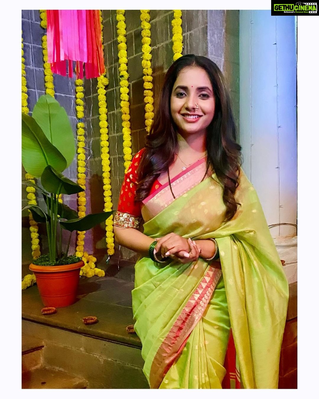 Sayali Sanjeev Instagram - दिवाळीच्या खूप खूप शुभेच्छा 🙏🏻😍 • • • #sayalisanjeev #marathimulgi #jhimma2
