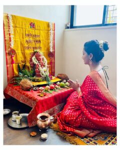 Sayali Sanjeev Instagram - गणपती बाप्पा मोरया… 🙏🏻 • • Missing you Baba ❤️🥹 • #ganpatibappamorya #ganeshchaturthi #2022 Nashik - नाशिक - Maharshtra