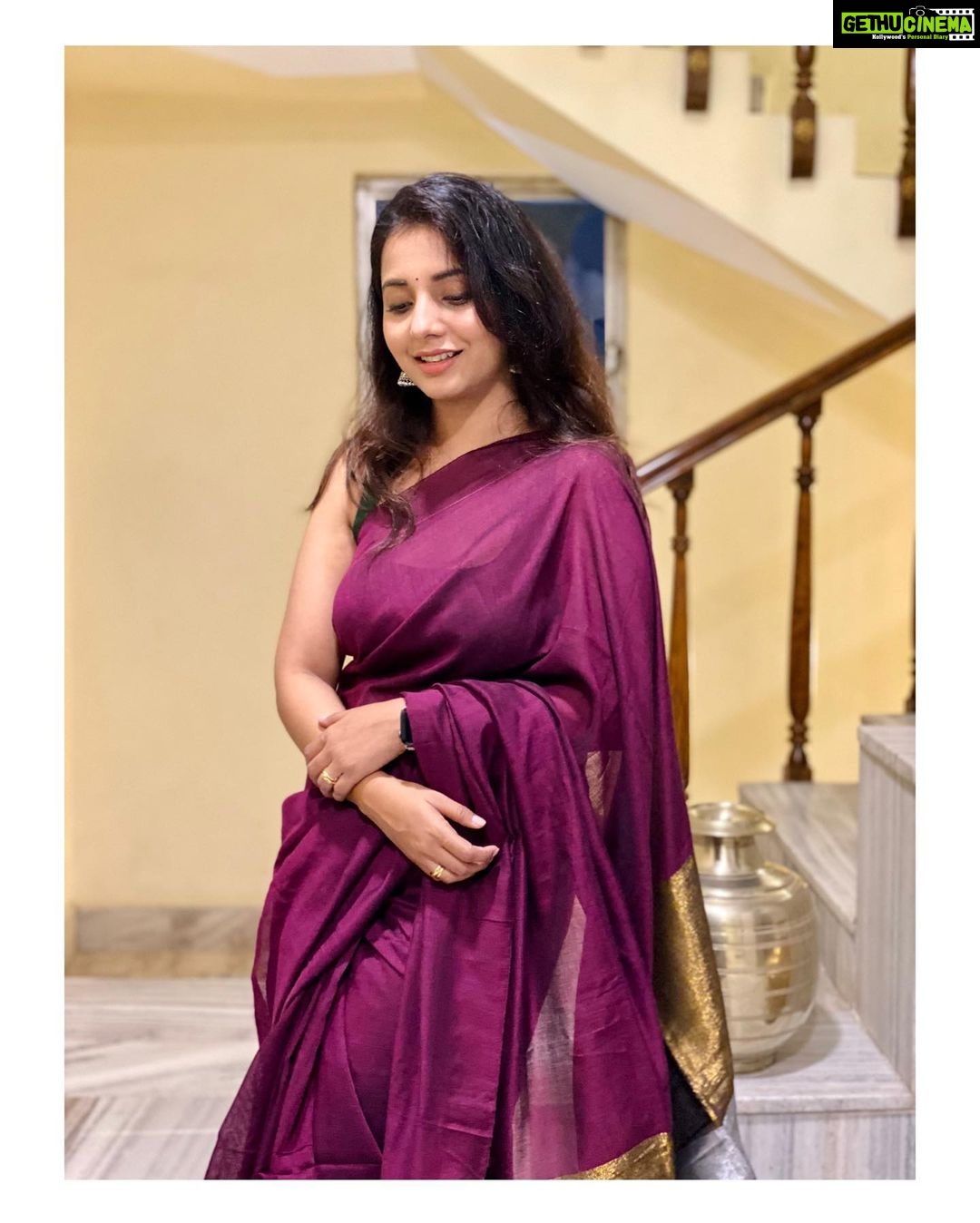 Sayali Sanjeev Instagram - My Fav 💞 • • Wearing saree by my favourite @eternitybysakshi 💞 • • #sareelove #naariinsaree #fav #love #💞 India