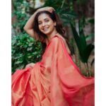 Sayali Sanjeev Instagram – Just ❤️
•
•
•
Saree & blouse @eternitybysakshi 
MUA @smrutibhurke_mua 
Clicked by @deepali_td_official 
•
•
#goodevening #postingafteralongtime Mumbai, Maharashtra