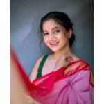 Sayali Sanjeev Instagram - 🌸 • Thank you so much @ck_classic_collection for this lovely cotton paithani ❤️💜 • Make up & hair @smrutibhurke_mua Clicked by @deepali_td_official • • #paithani #love Mumbai, Maharashtra