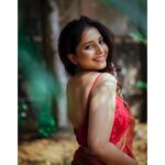Sayali Sanjeev Instagram - Happy weekend ❤️ • • Clicked by @deepali_td_official Make up & hair @smrutibhurke_mua Saree & blouse by @eternitybysakshi • • #happyweekend #❤️
