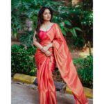 Sayali Sanjeev Instagram - Saree love ❤️ • • Saree and ikkat blouse by my fav @eternitybysakshi Make up & hair by @smrutibhurke_mua Clicked by @deepali_td_official • • #sareelove #sayalisanjeev Mumbai, Maharashtra