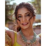 Sayali Sanjeev Instagram - झी महागौरव २०२२ • • Styled by my girl @trushala_nayak Make up & hair by @smrutibhurke_mua Clicked by @deepali_td_official Outfit @krupa_jain Jewellery @style_sparkler • • #zeemahagaurav2022 Mumbai, Maharashtra