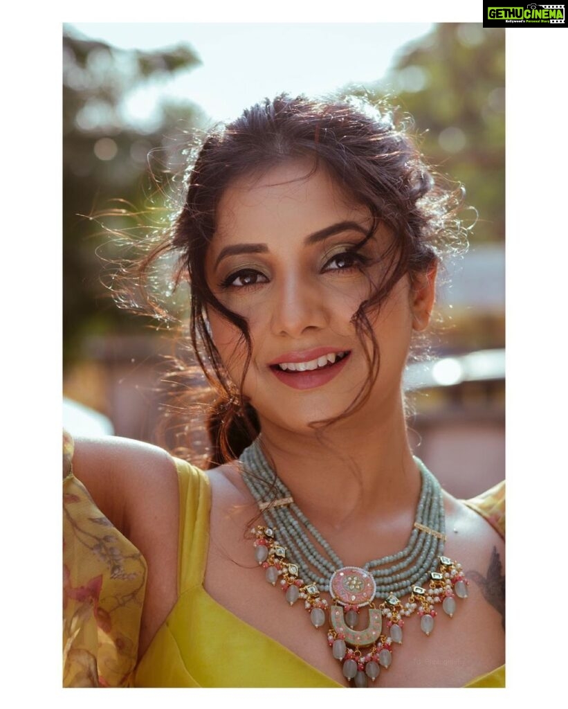 Sayali Sanjeev Instagram - झी महागौरव २०२२ • • Styled by my girl @trushala_nayak Make up & hair by @smrutibhurke_mua Clicked by @deepali_td_official Outfit @krupa_jain Jewellery @style_sparkler • • #zeemahagaurav2022 Mumbai, Maharashtra