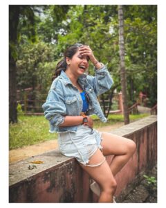 Sayali Sanjeev Instagram - Pretty vibe… 😍 • 📸 @sidchandekar .. kabir ❤️ • Styled by my love @trushala_nayak 😘 • #jhimma #jhimma2 #reunion #jhimma2on24nov