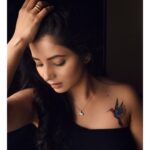 Sayali Sanjeev Instagram - This is for you बाबा.. • • • Thank you @chandu_art_tattoos for this tattoo.. Clicked by @sarrikaaaaaa • • #hummingbirdtattoo #love #joy #beuty #memorialtattoo #foryoubaba #iloveyou Mumbai, Maharashtra